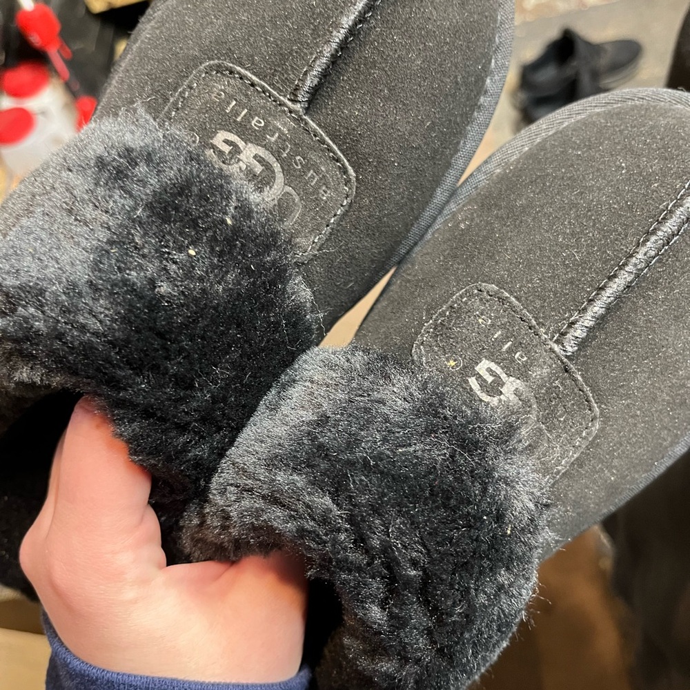 Women’s slippers black